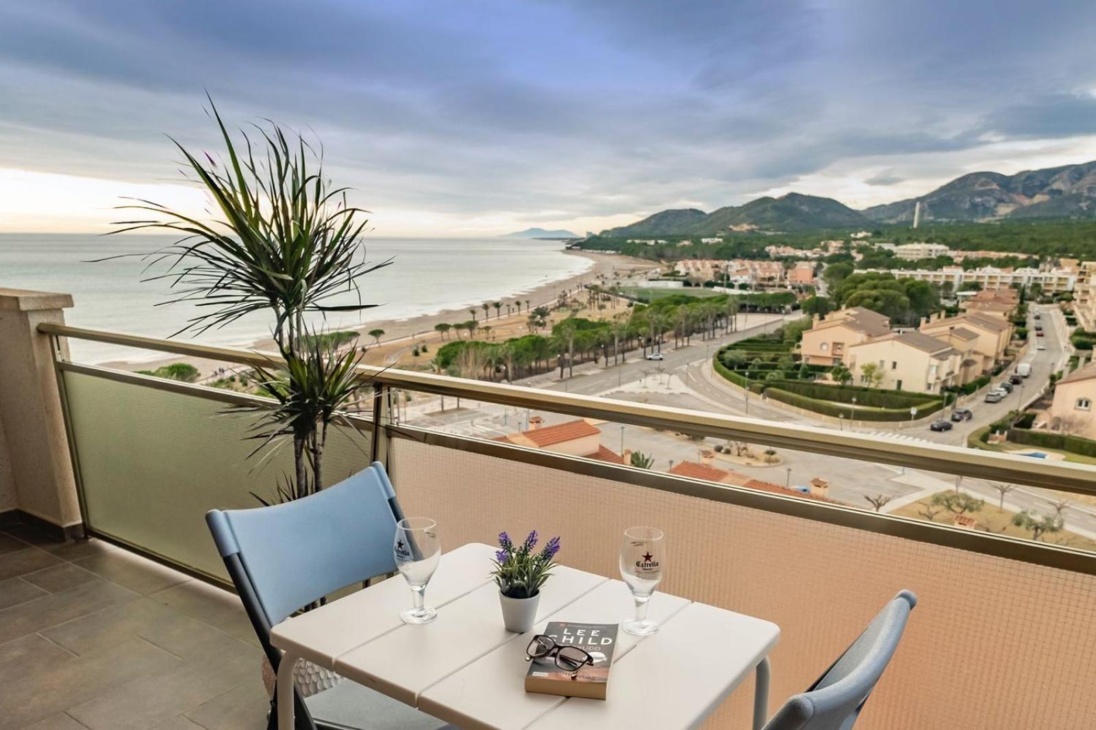 Apartamento con terraza, vistas playa y montaña Hospitalet De L'Infant Exterior foto