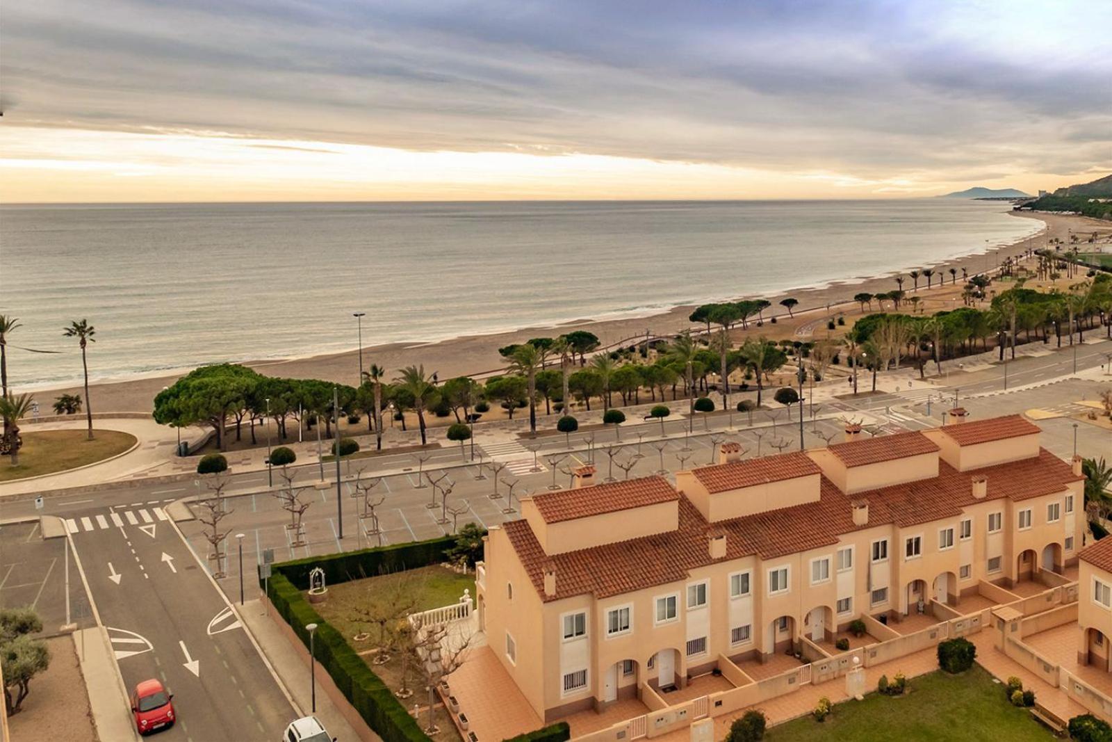 Apartamento con terraza, vistas playa y montaña Hospitalet De L'Infant Exterior foto