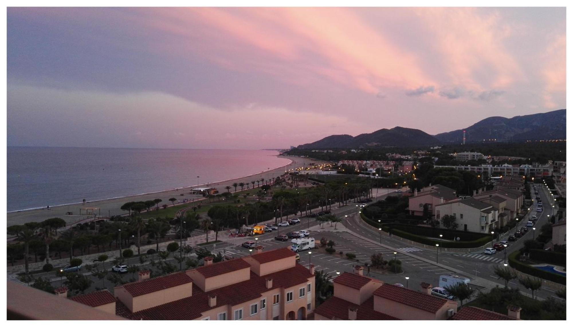 Apartamento con terraza, vistas playa y montaña Hospitalet De L'Infant Exterior foto