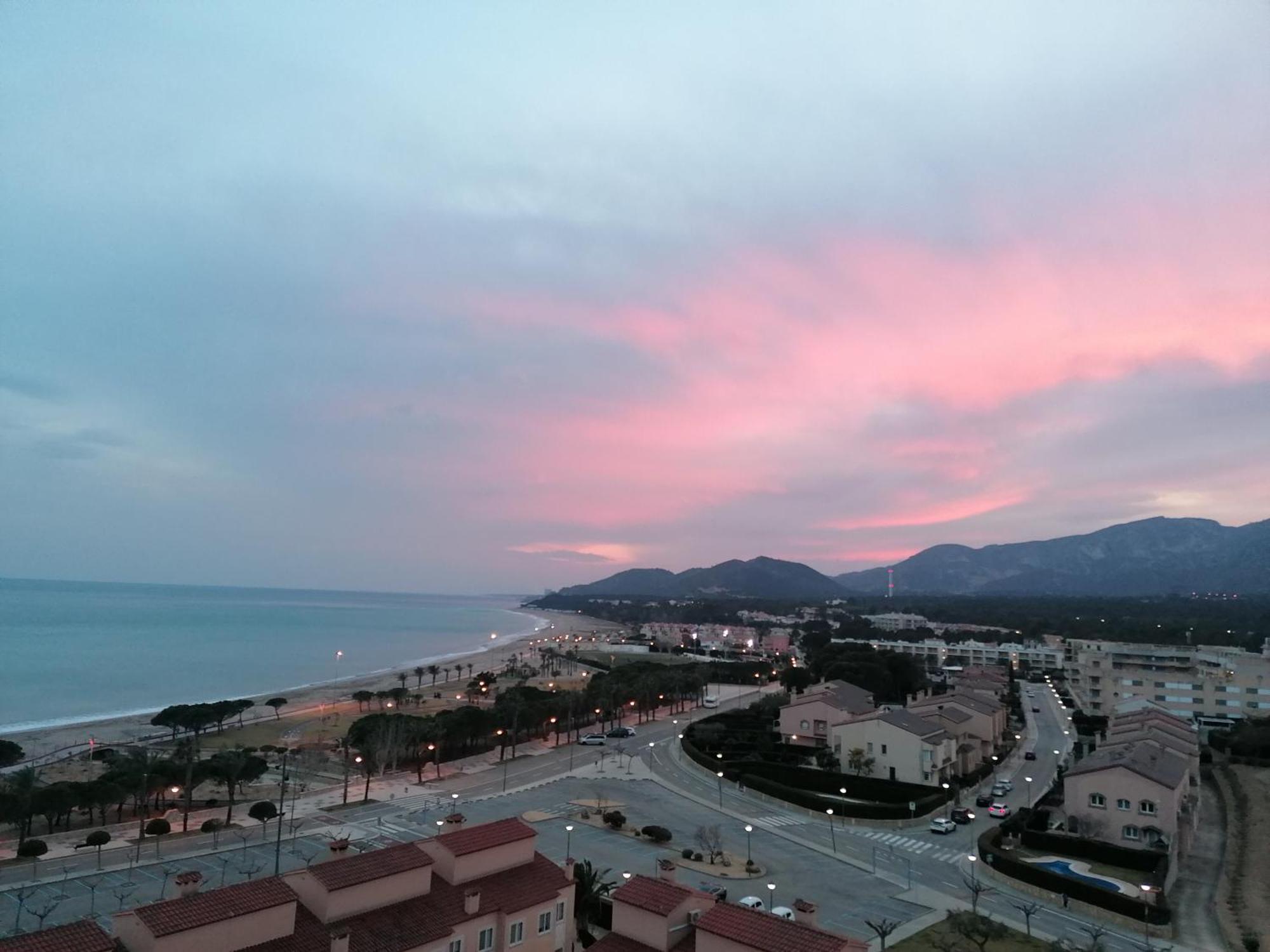 Apartamento con terraza, vistas playa y montaña Hospitalet De L'Infant Exterior foto