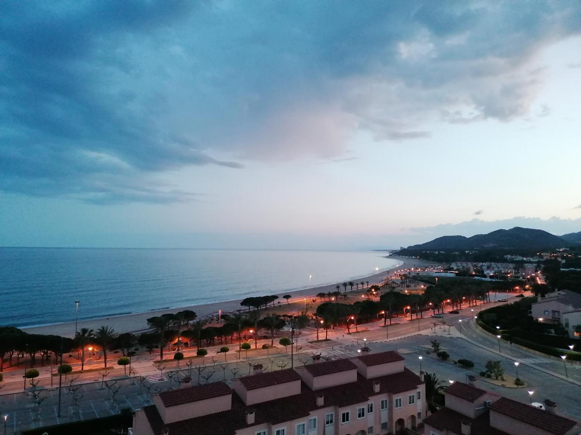 Apartamento con terraza, vistas playa y montaña Hospitalet De L'Infant Exterior foto