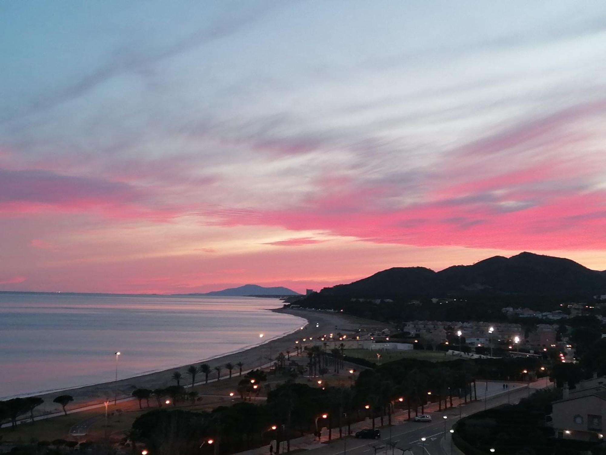 Apartamento con terraza, vistas playa y montaña Hospitalet De L'Infant Exterior foto