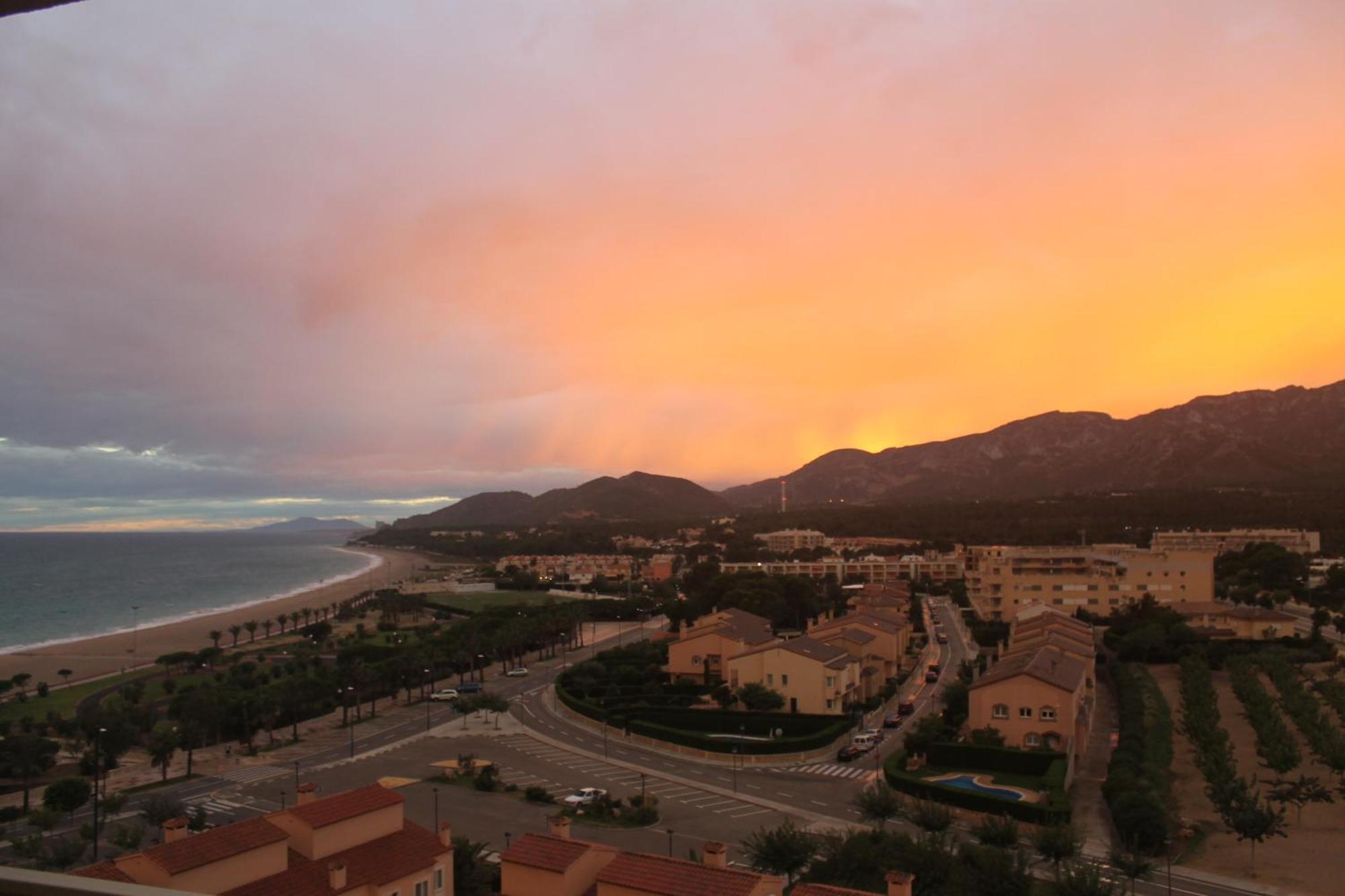 Apartamento con terraza, vistas playa y montaña Hospitalet De L'Infant Exterior foto