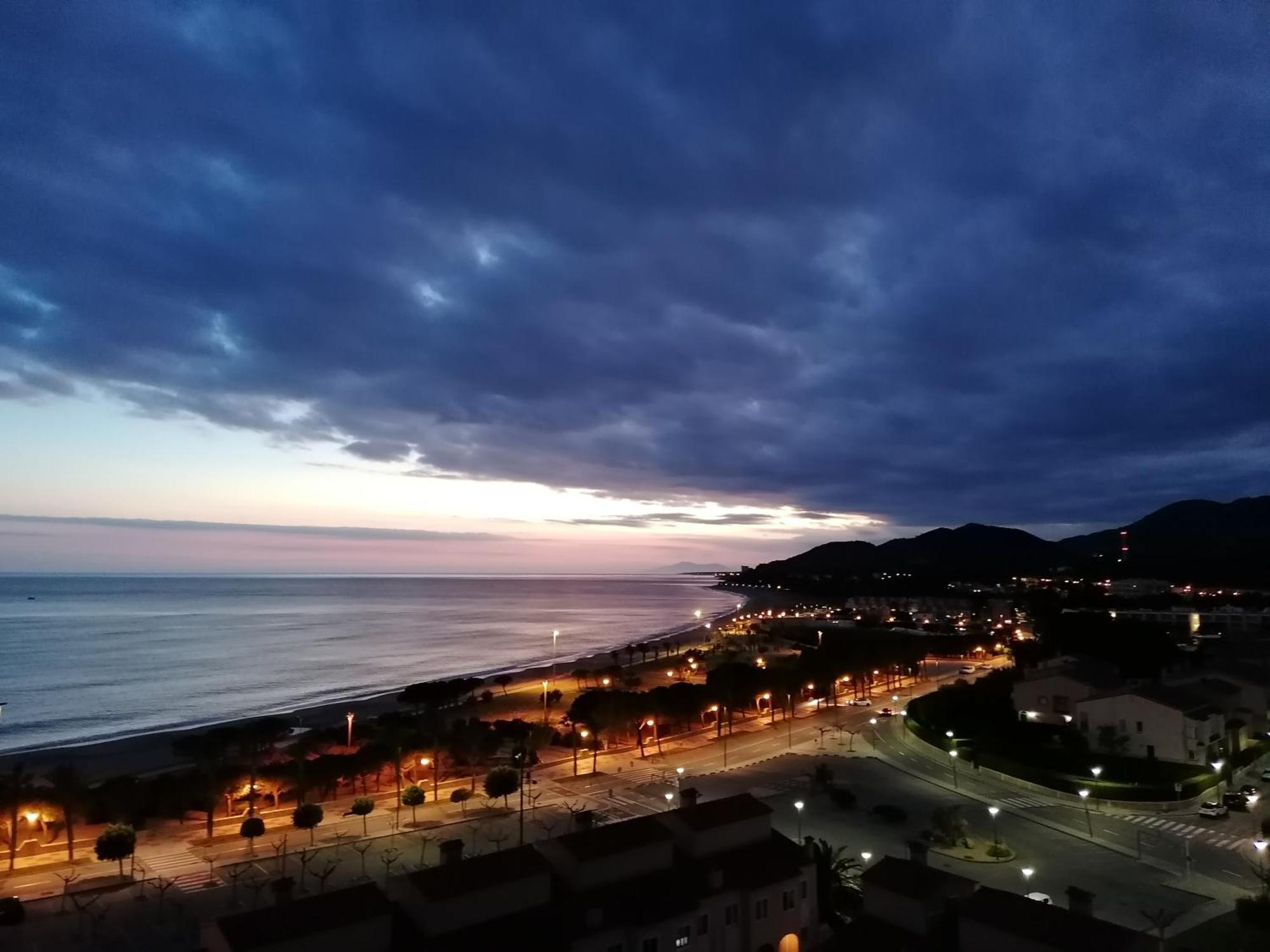 Apartamento con terraza, vistas playa y montaña Hospitalet De L'Infant Exterior foto